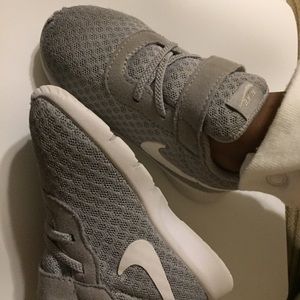 Nike tajun toddler size 7